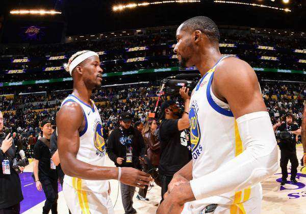 吉米·巴特勒合同谈判_夏季主导球员聚会被库明加拒绝！巴特勒：我喜欢他 是他头号粉丝_乔纳森·库明加合同问题