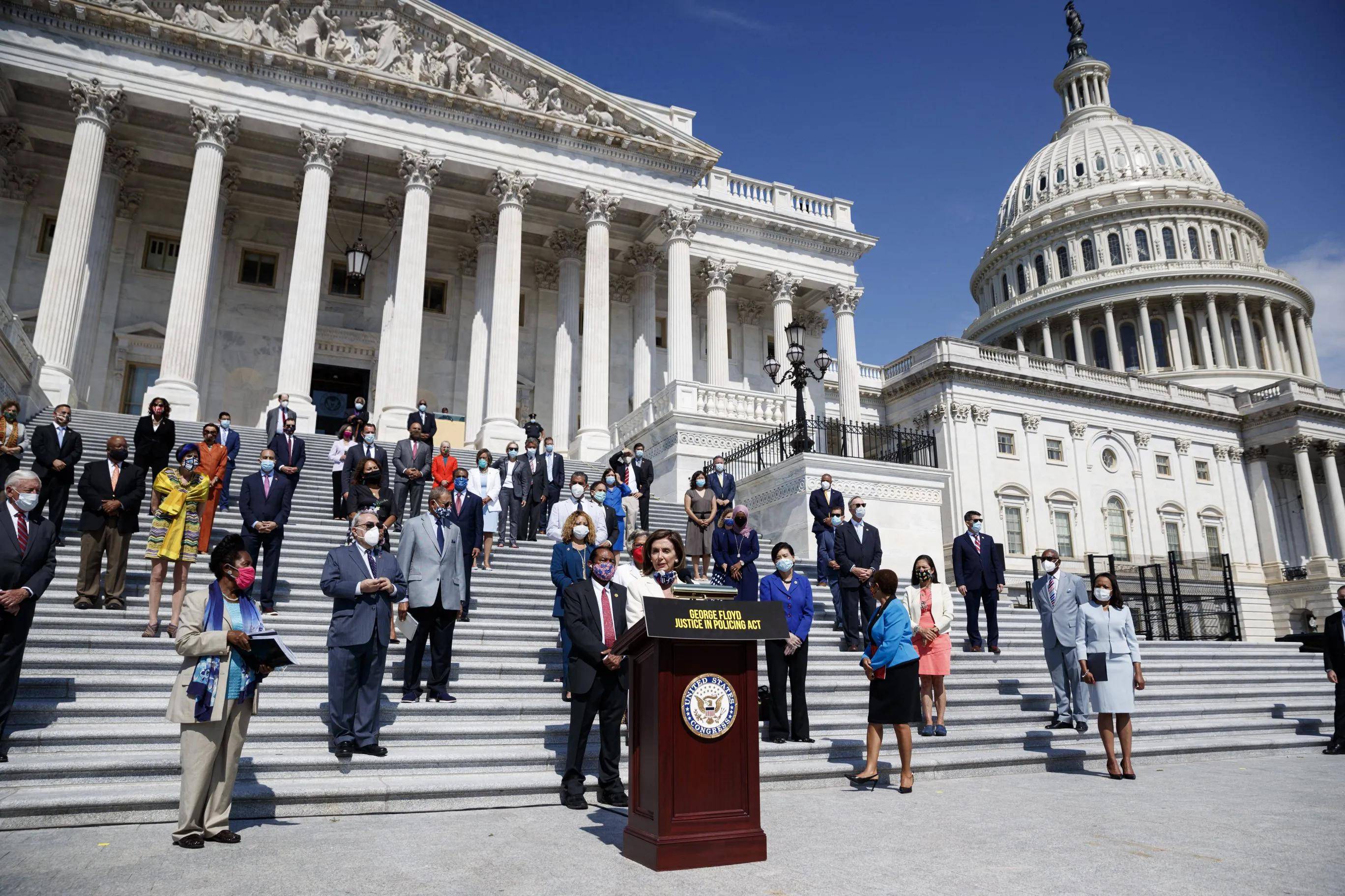 美国参议院不批预算,特朗普已无牌可打,连忙对中国提出1个请求