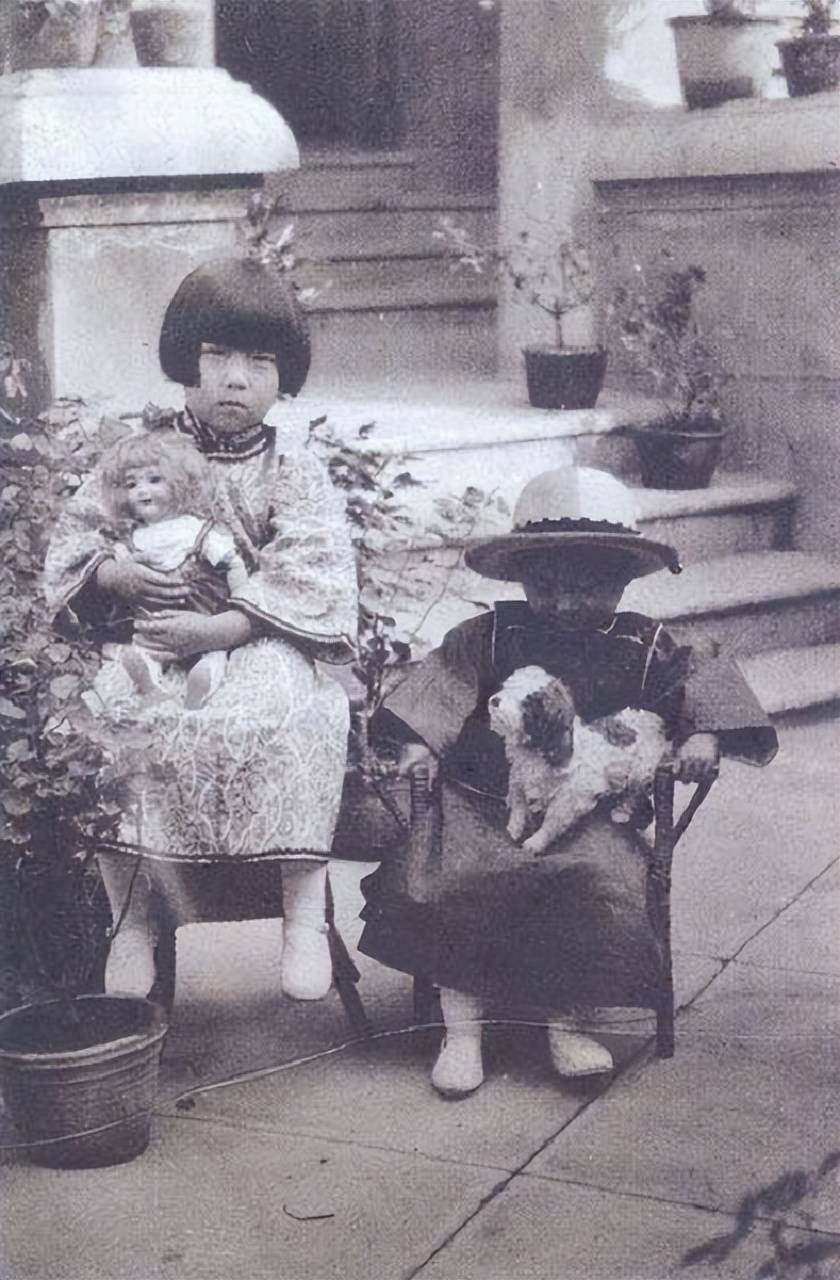 1995年张爱玲在出租屋内离世,死后一周才被发现,卫生间丢满纸巾