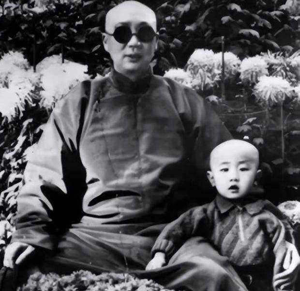 末代太监孙耀庭口述:晚上伺候嫔妃时,鞋里要放一个苍耳,为啥?