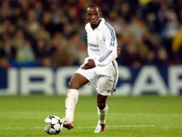 初来乍到,马克莱莱便凭借着出色的表现,迅速坐稳了后腰的主力位置