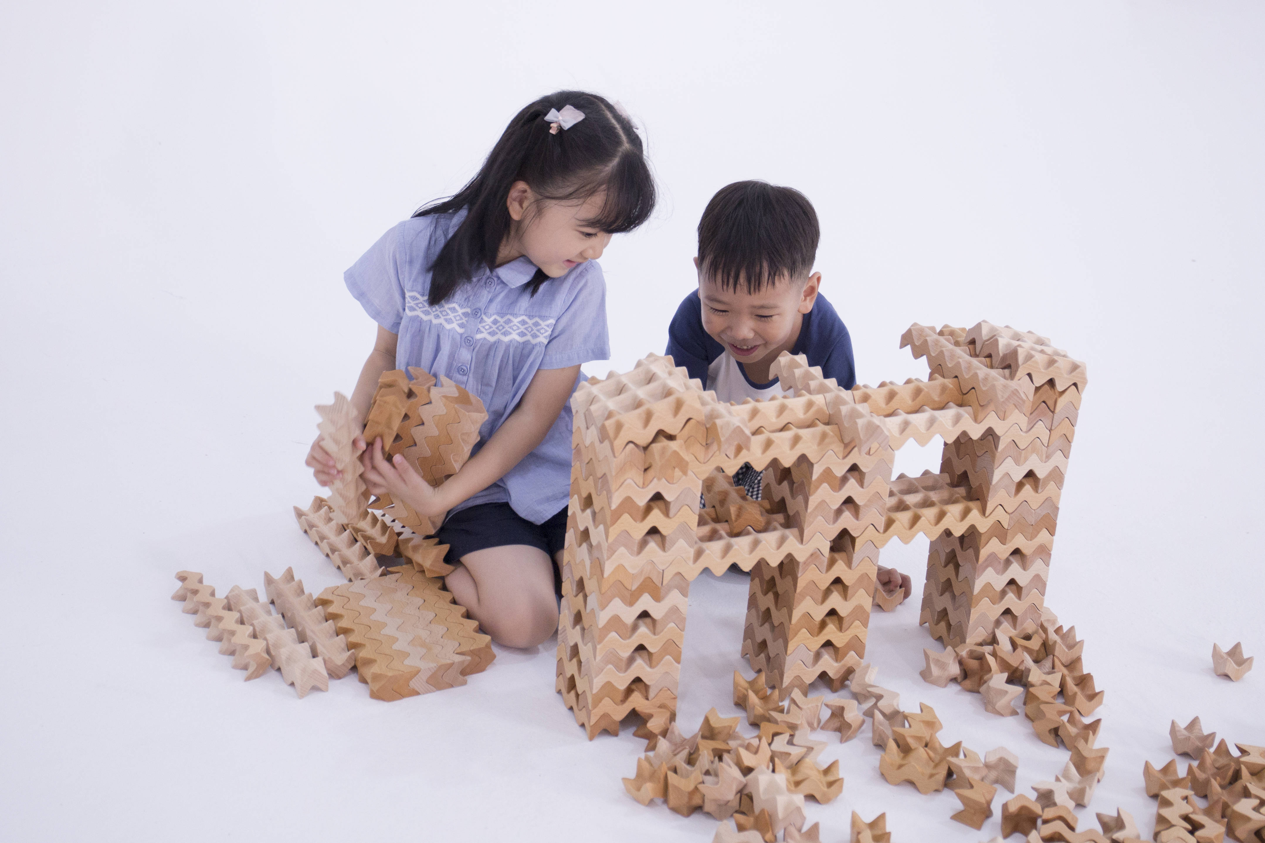 积木能够实现传统玩具难以企及的稳定性