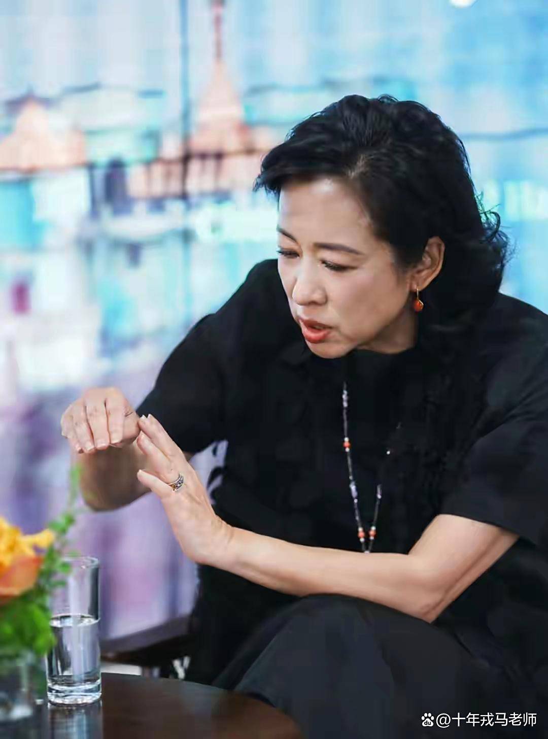 霍启山与继父罗康瑞合照曝光笑容灿烂很帅气罗康瑞站c位