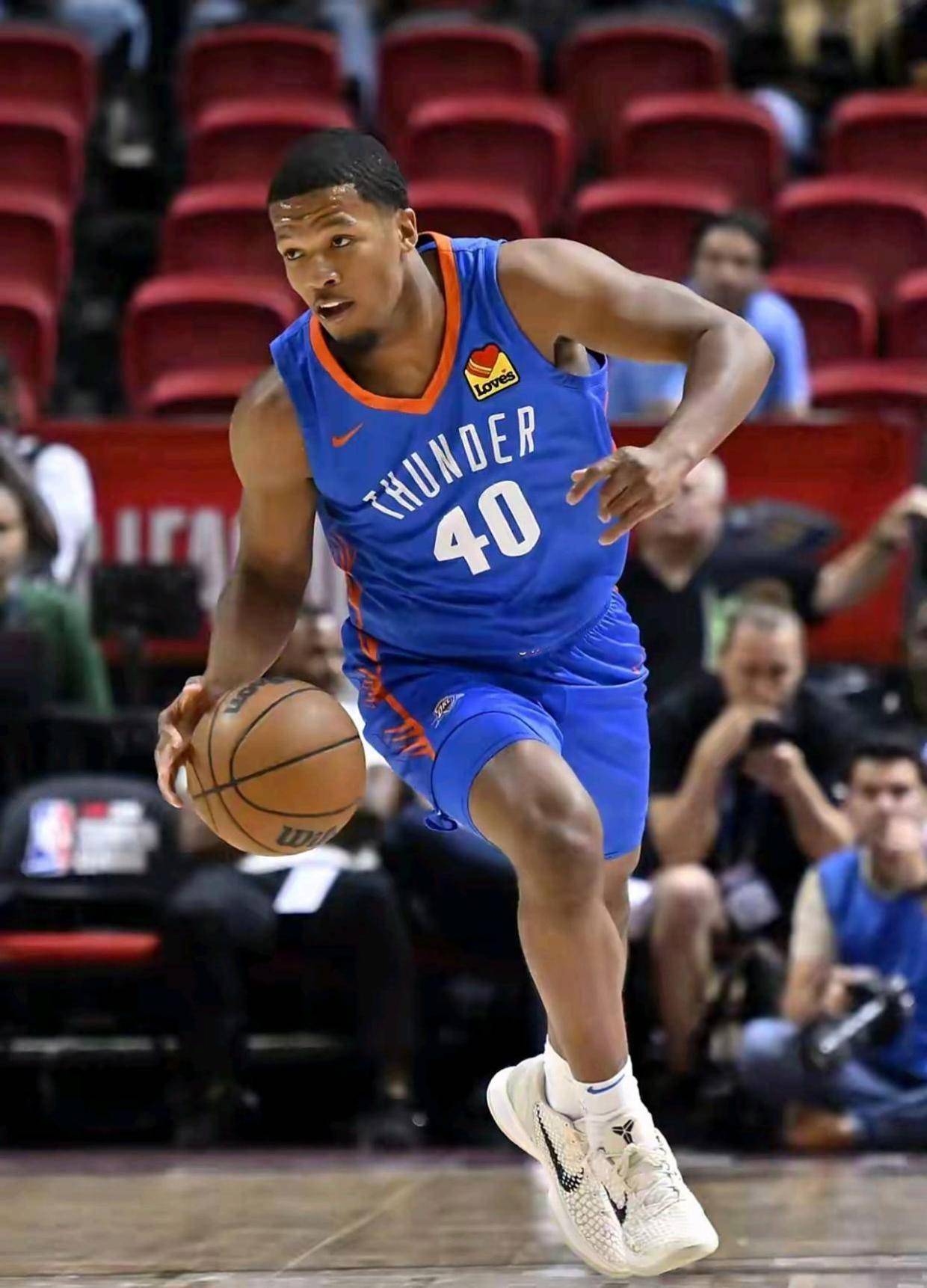 雷霆135-114击败黄蜂 秀扬布拉德出战21分钟获得20分