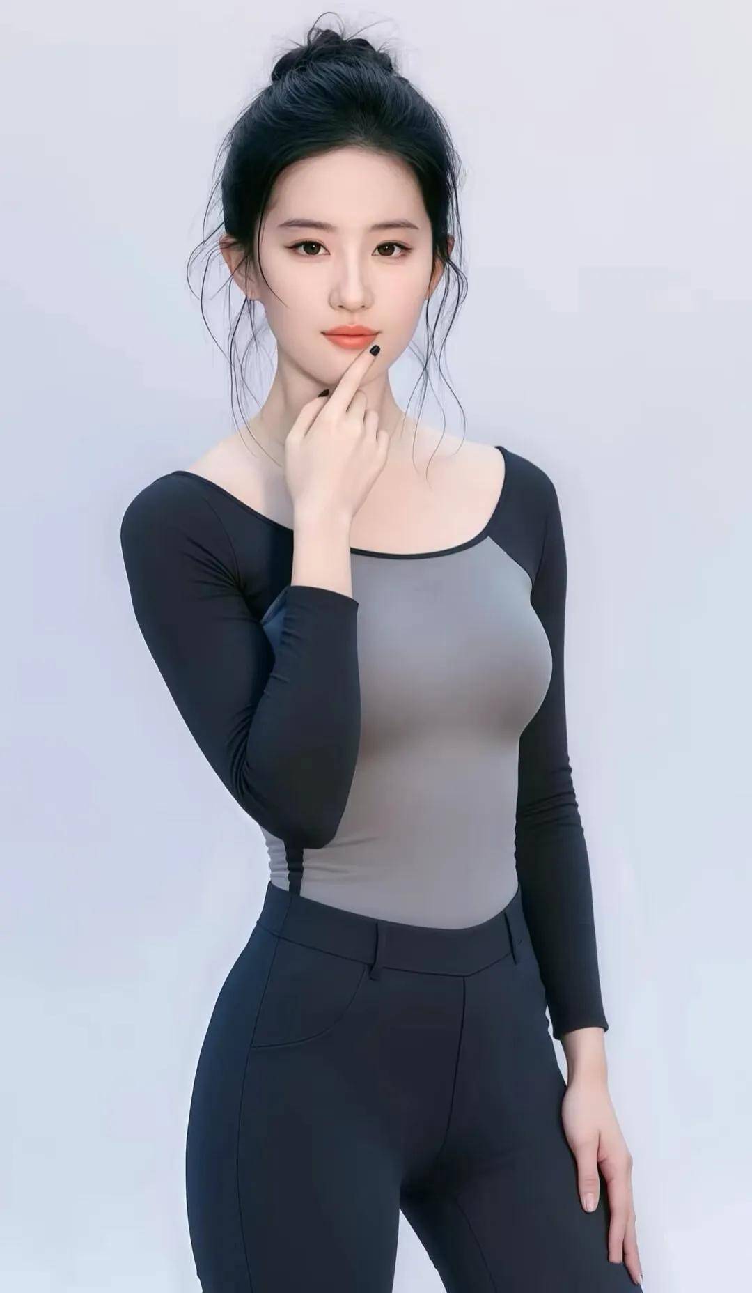 刘亦菲身穿瑜伽运动服,身材凹凸有致!三十多了少女感还那么满