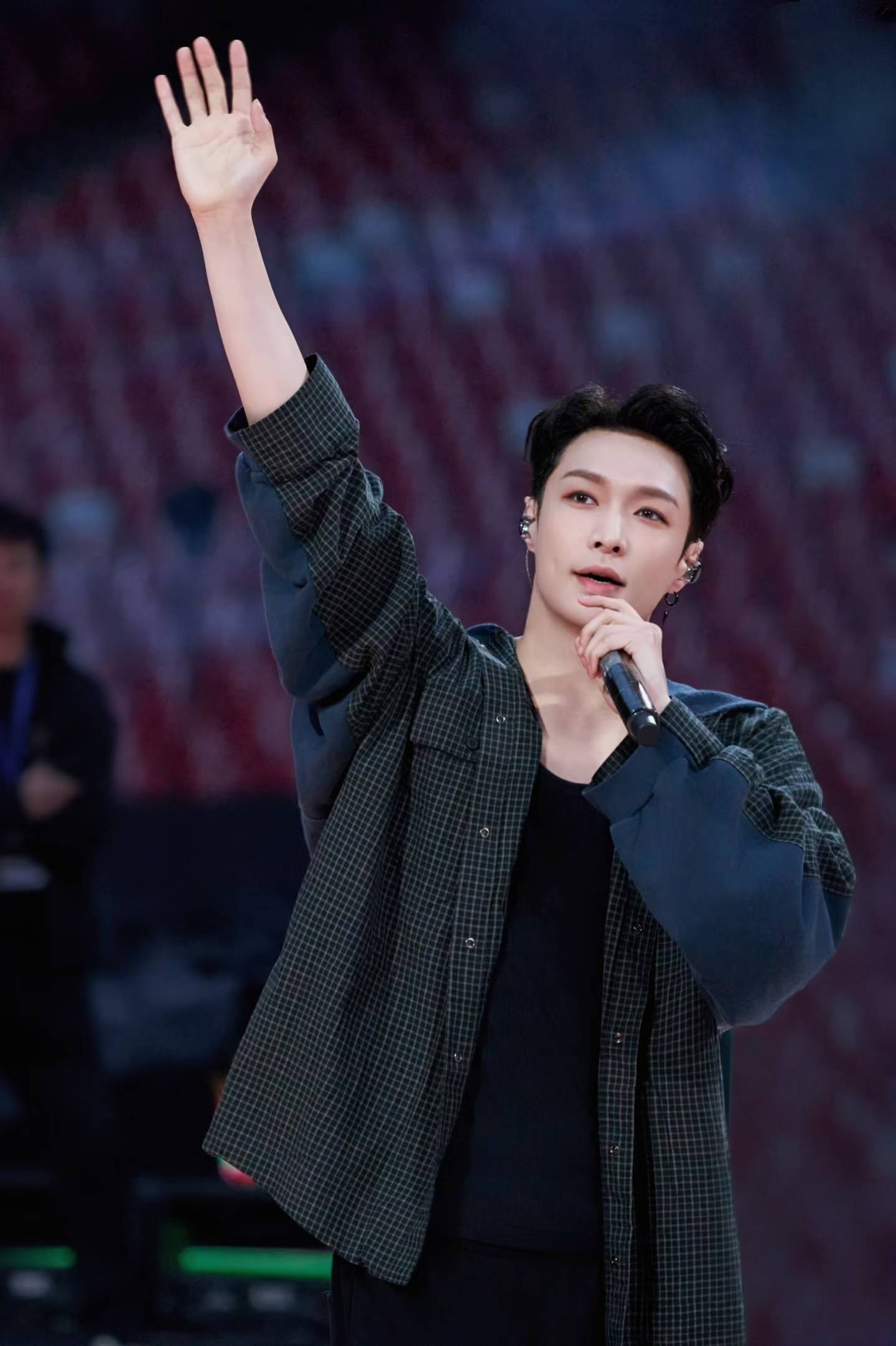 张艺兴鸟巢演唱会引爆热议:张艺谋团队打造中式美学盛宴