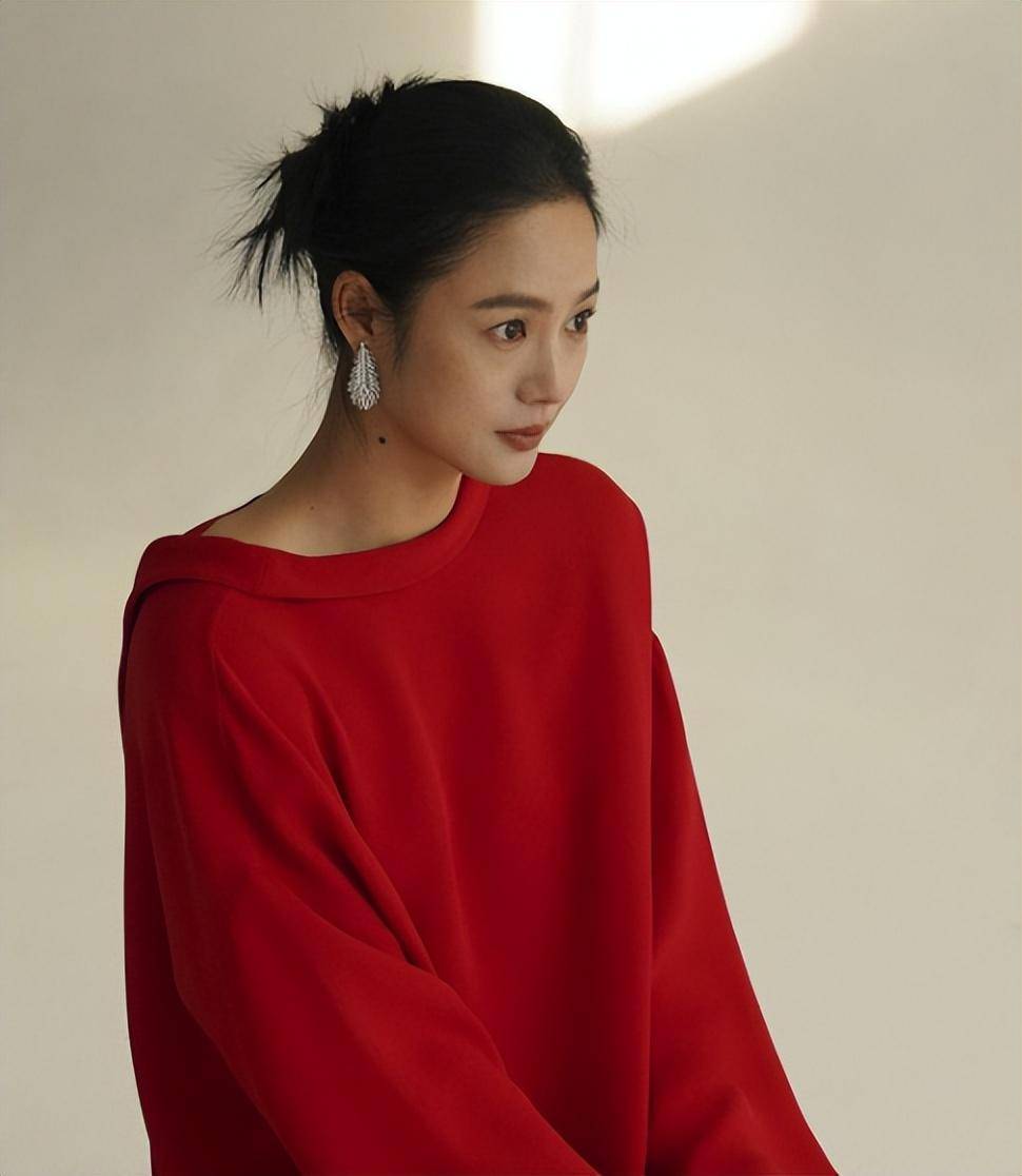 周韵:嫁大15岁二婚姜文,生俩儿子不被认可,如今却成全家团宠