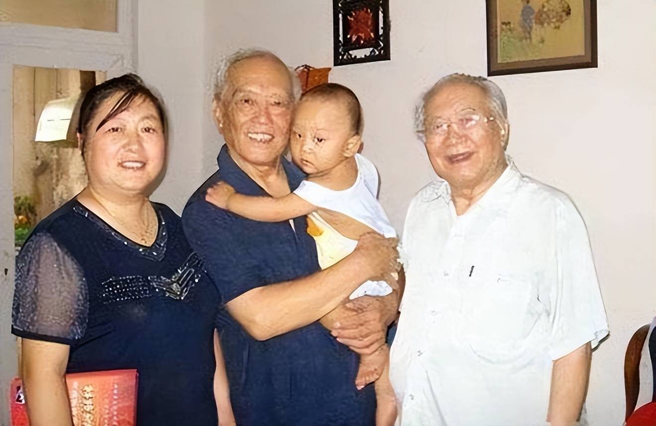 在70岁时娶了30岁的保姆,老来生子开启别样人生