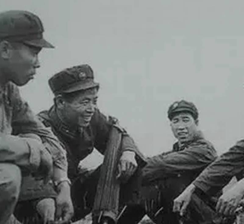 他曾担任安徽军区政委,1962年参加七千人大会,得到了表扬
