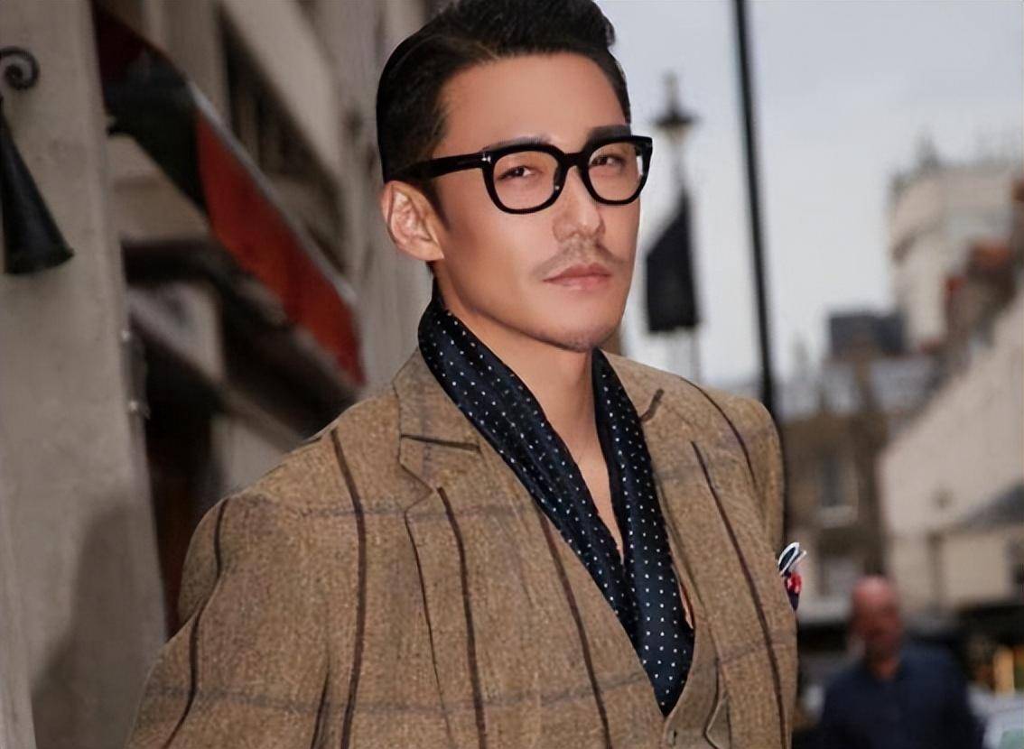 52岁胡兵:暗恋瞿颖几十年无果,现在依旧孤身一人不婚不育