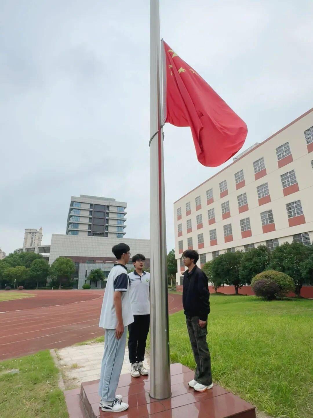 江苏省黄桥中学2025年秋季田径运动会圆满闭幕
