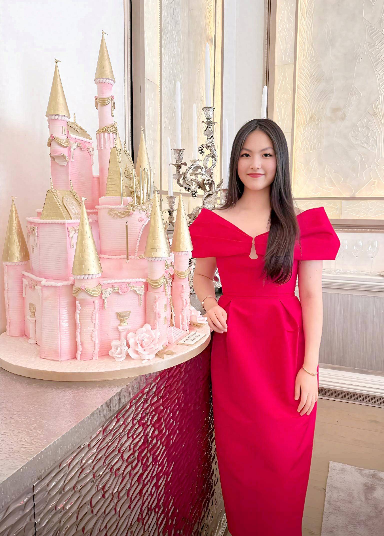 李湘为女儿庆生!女儿16岁像26岁网友惊呼:太成熟!