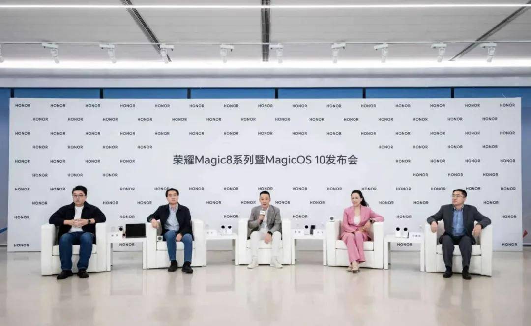当AI学会进化：荣耀与用户的“共生式成长”新范式-锋巢网