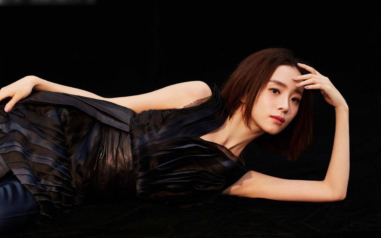 胡冰卿:31岁女神的魅力风暴,谁能抵挡这股迷人旋风?