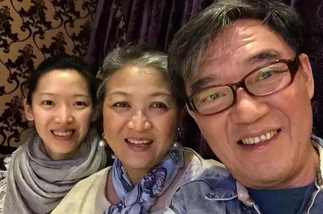 把初恋献给黑人,李立群34岁女儿李元元,至今未婚成父亲烦恼!