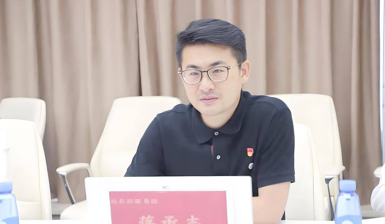 这位从修表匠起家的创始人蒋锡培,正将企业交到85后儿子蒋承志手中