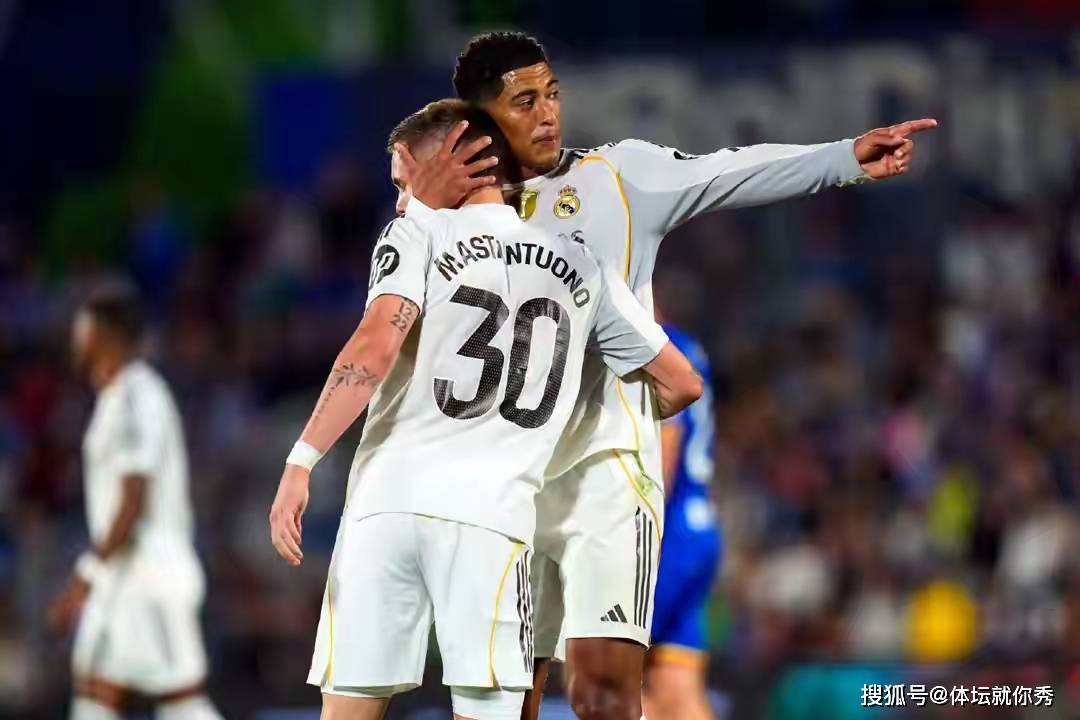 1-0绝杀！西甲惨烈一战，皇马客场险胜，姆巴佩建功，2人红牌，皇马升第一