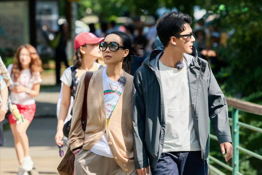 《花儿与少年·同心季》挪威站封神，继第四期再次登榜综艺第一 