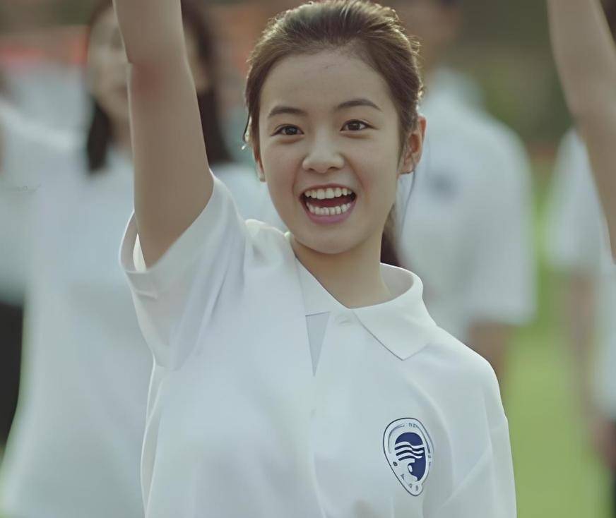 她被骂"文盲"影后,抽烟恋爱遭痛批,如今搭档黄轩让人刮目相看