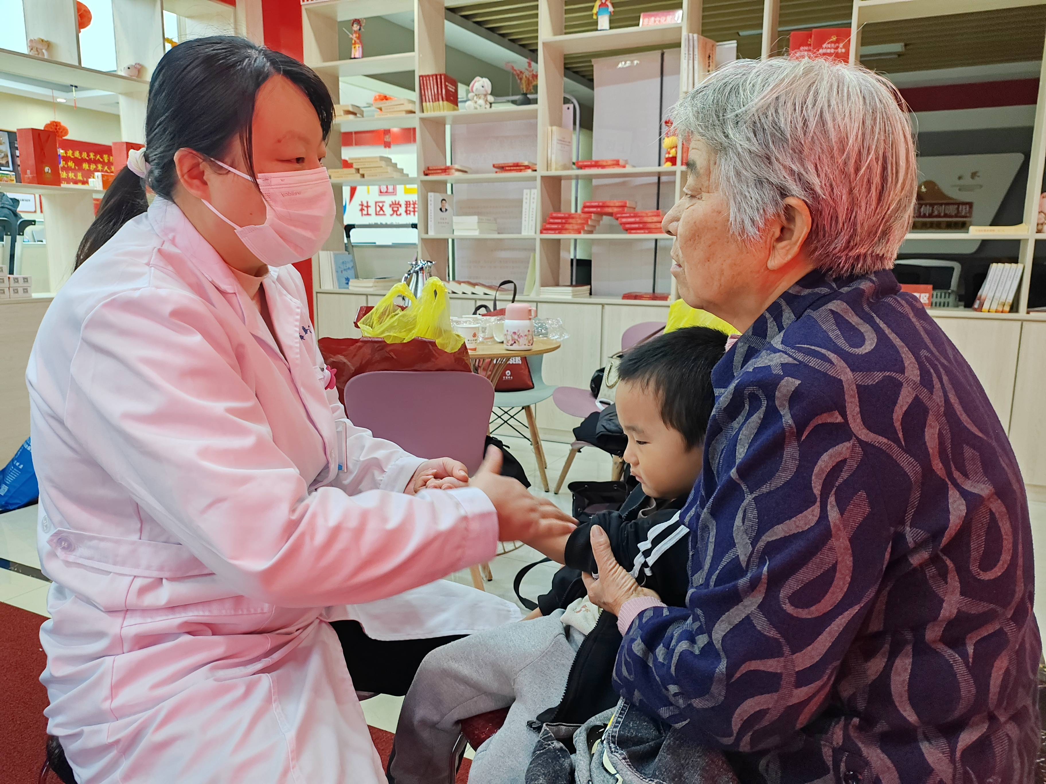 西苑医院代诊挂号服务老人体检全程引导，安稳完成检查的简单介绍