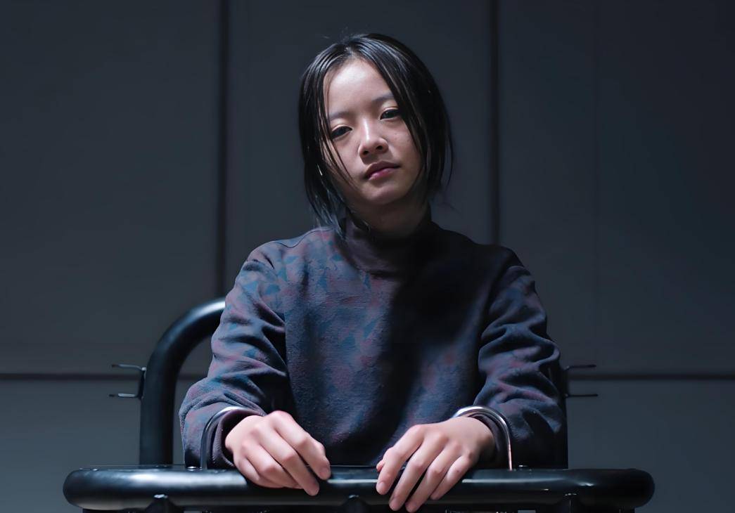 她被骂"文盲"影后,抽烟恋爱遭痛批,如今搭档黄轩让人刮目相看