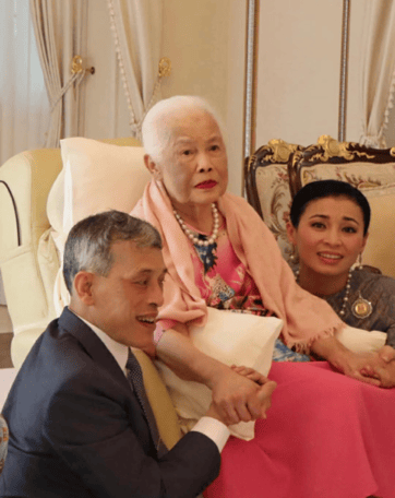 图片[32]-泰国王太后诗丽吉去世，留下19顶奢华王冠和她的传奇一生 -华闻时空