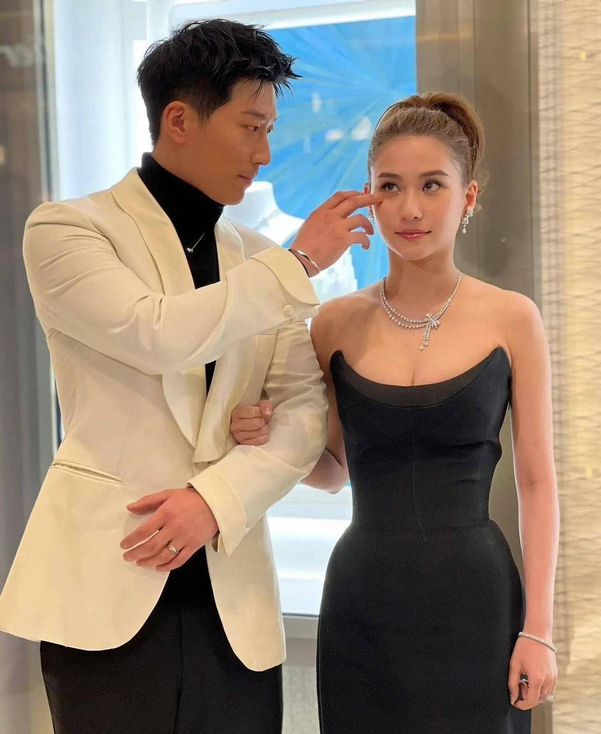 直到看到窦骁追过的历任富家女才明白何超莲为何不敢生小孩