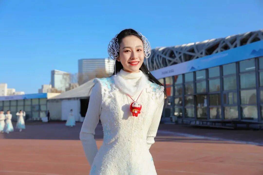 央视主播上新了!中传硕士毕业,曾担任北京冬残奥会开幕式引导员