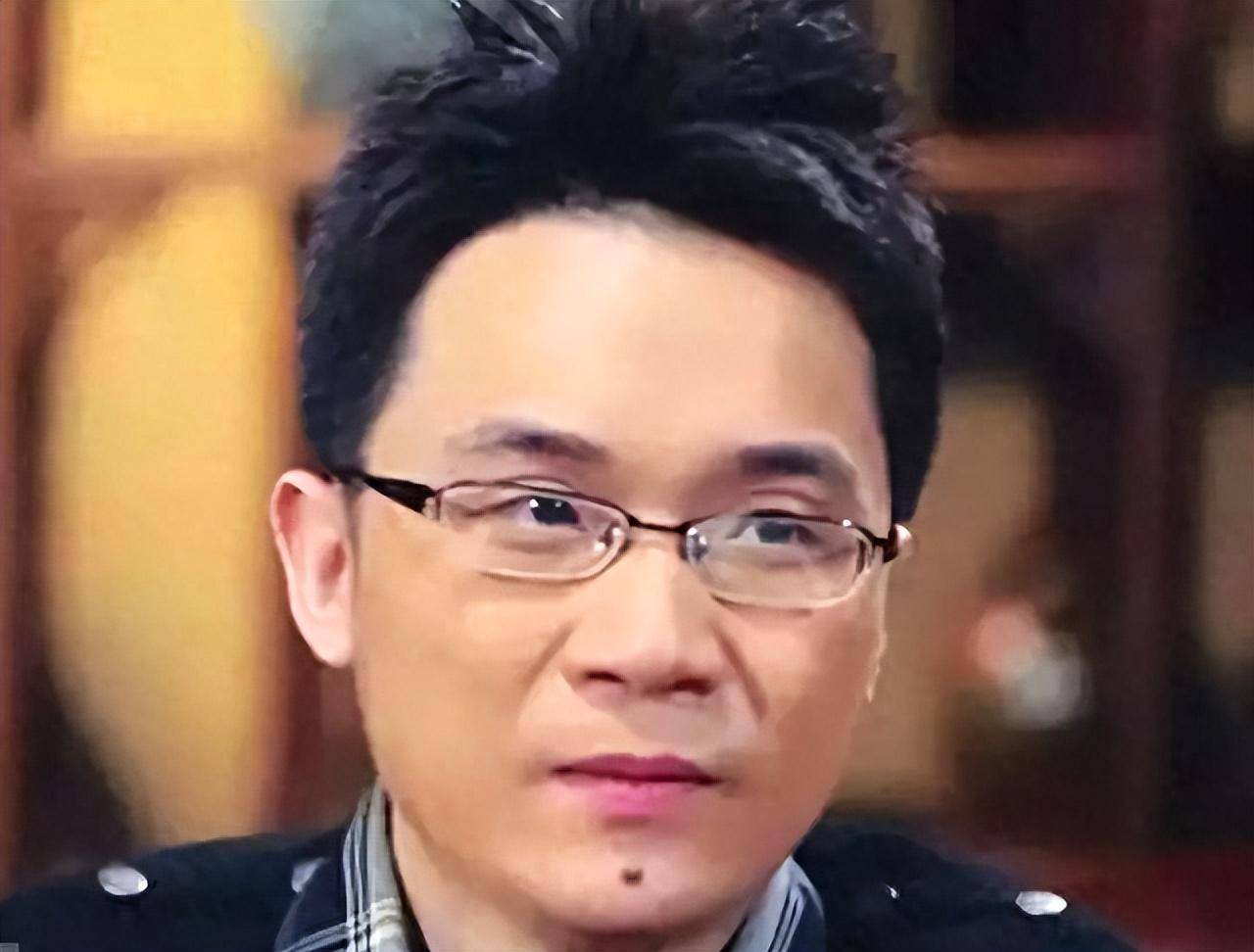 蔡明儿子丁丁:36岁仍未婚无子女,是蔡明的骄傲也是她的心病
