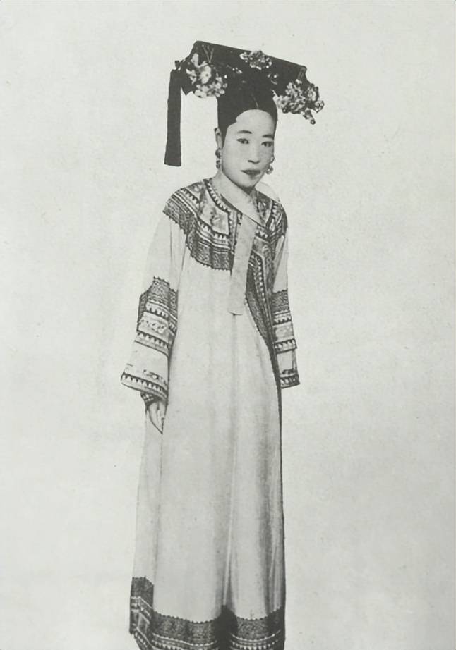 隆裕太后生活优裕,又没有疾病,怎么在清帝退位第二年就去世了?