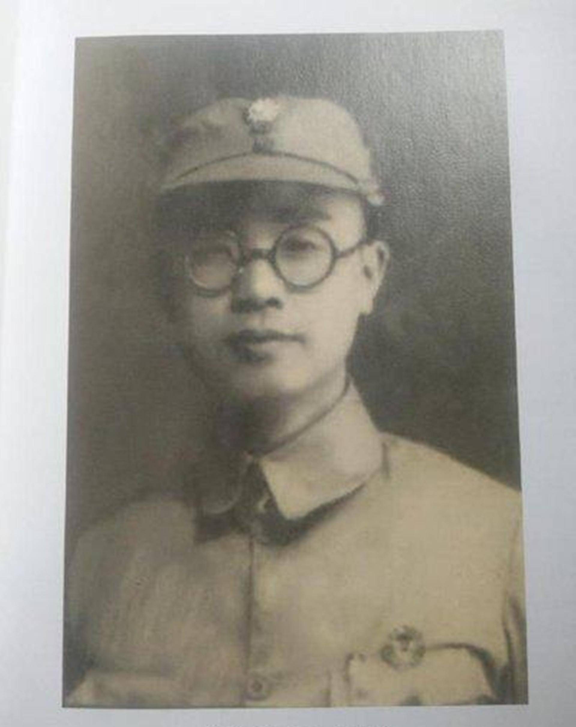 新四军袁国平:交完党费后自尽,女儿夭折,儿子后来成为少将