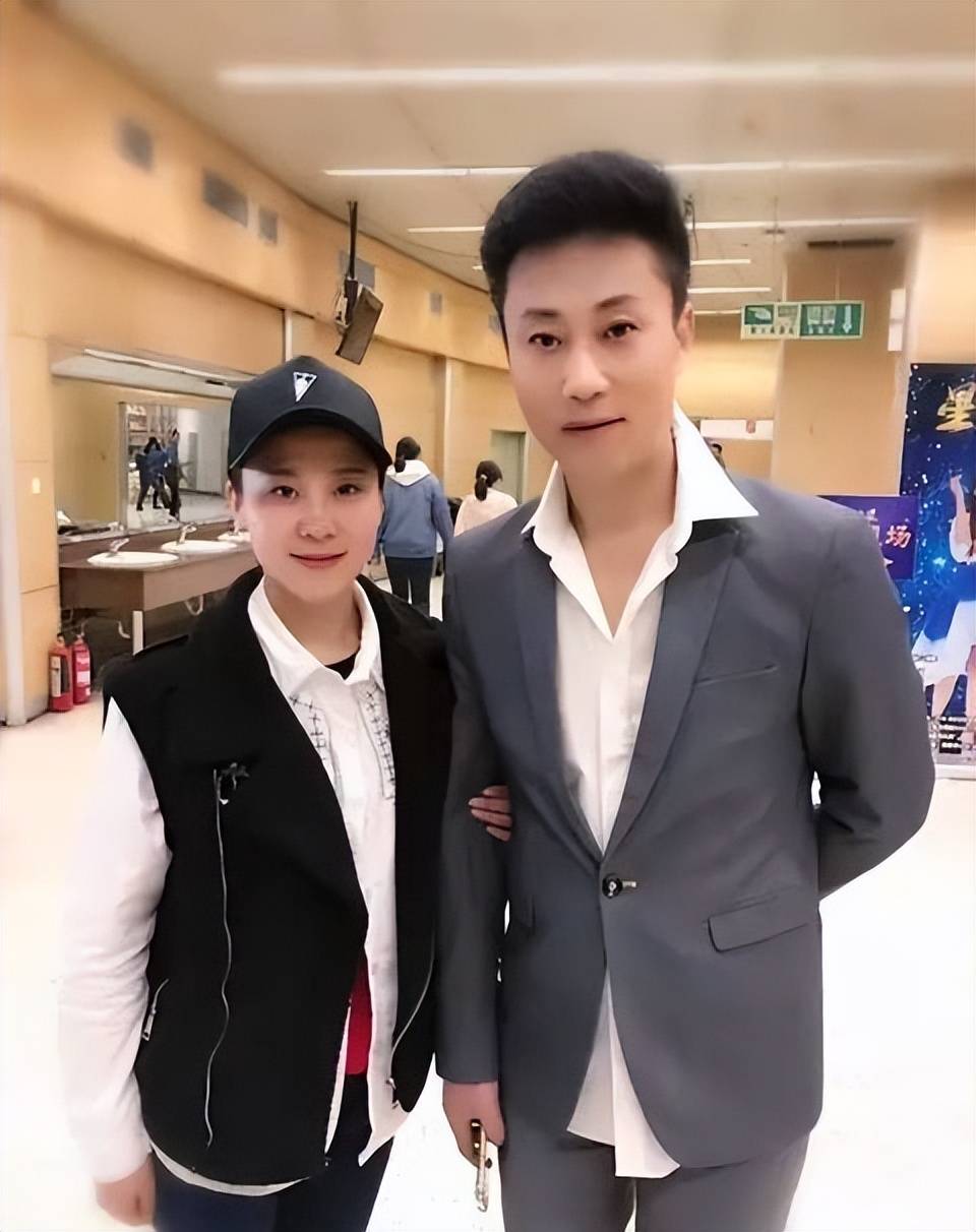 耿为华:与小14岁粉丝结婚,离婚那天与女儿抱头痛哭
