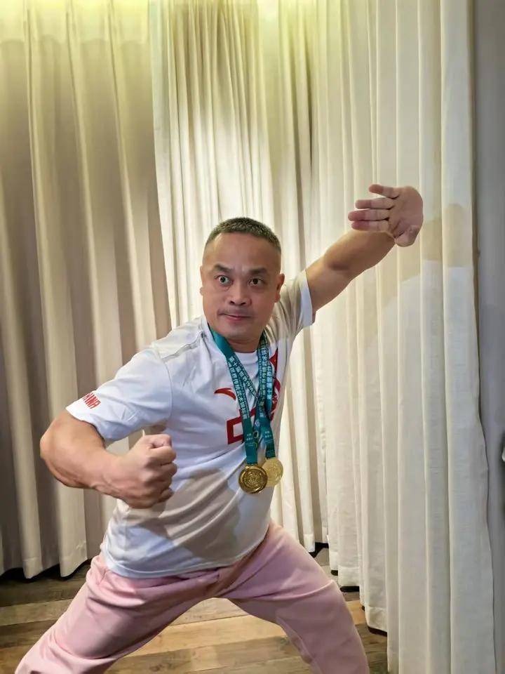 世界传统武术锦标赛斩获佳绩广西黄巨龙和黄飞龙父子勇夺金牌