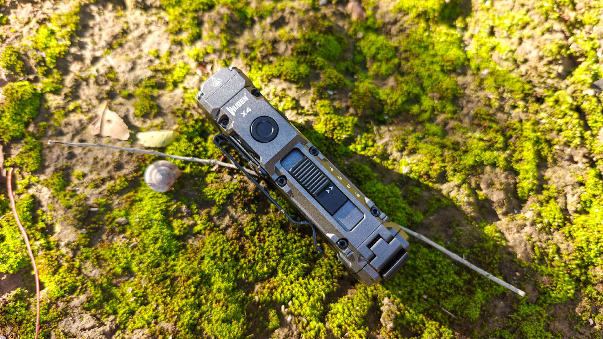 颇多乐趣的EDC多功能手电,有这一个就够了!务本X4硬朗手电体验