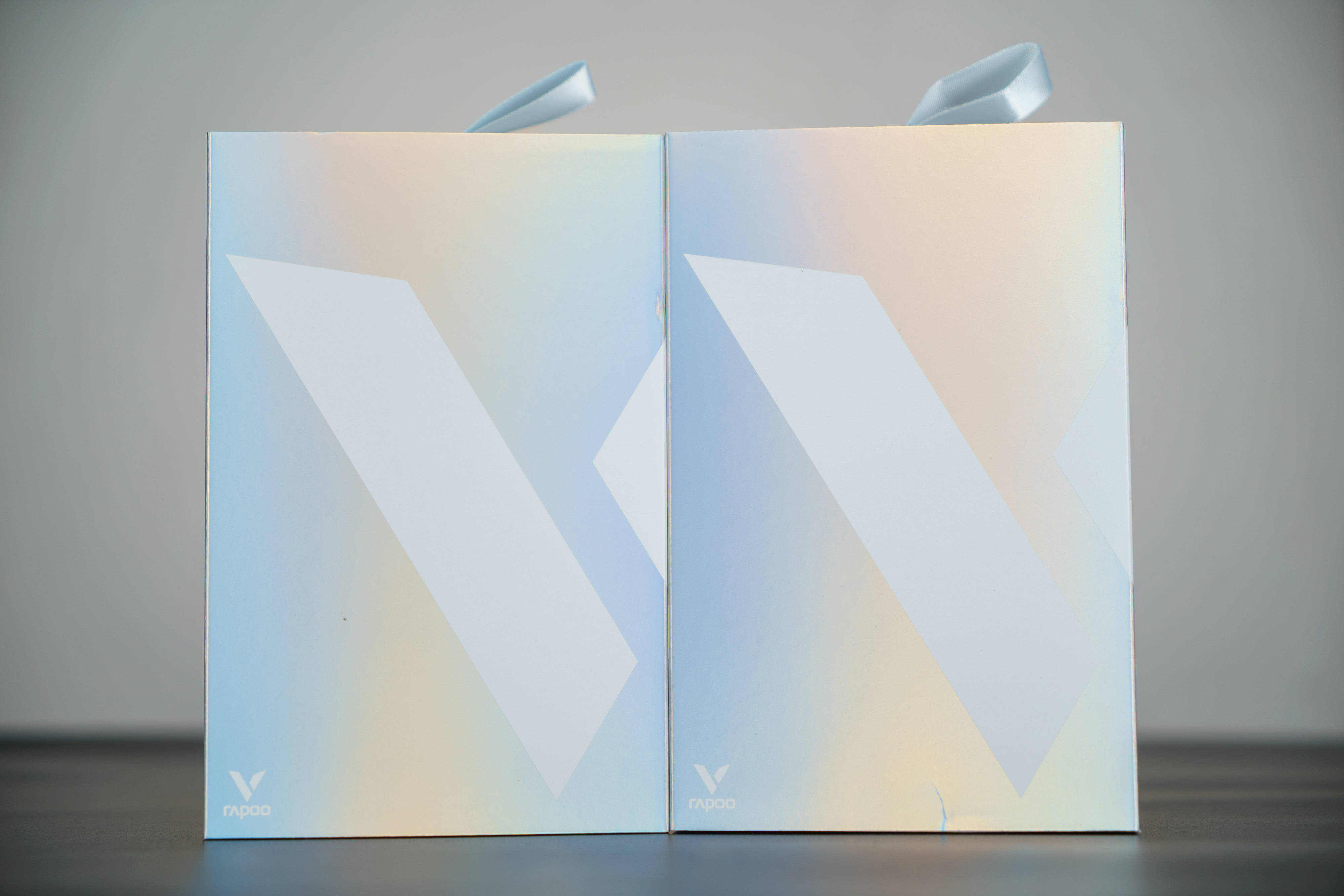 喜欢适配中小手的对称型VT二代电竞鼠标？呐！雷柏VT1系列了解下