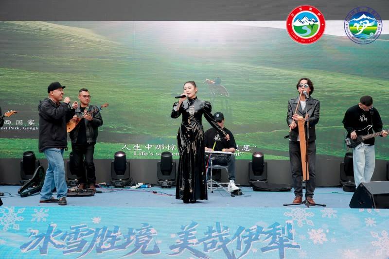 “冰雪胜境 美哉伊犁”2025伊犁冬季文旅推介会走进成都宽窄