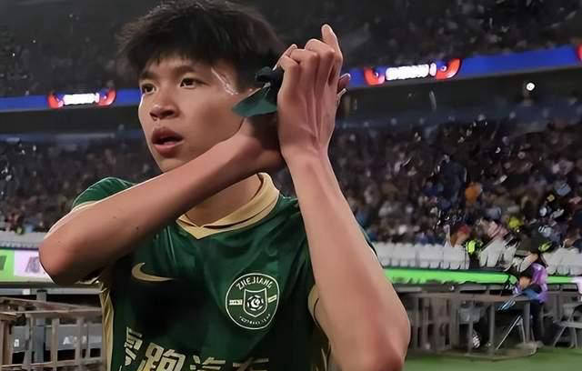 国脚王钰栋输球后硬气回应球迷训话