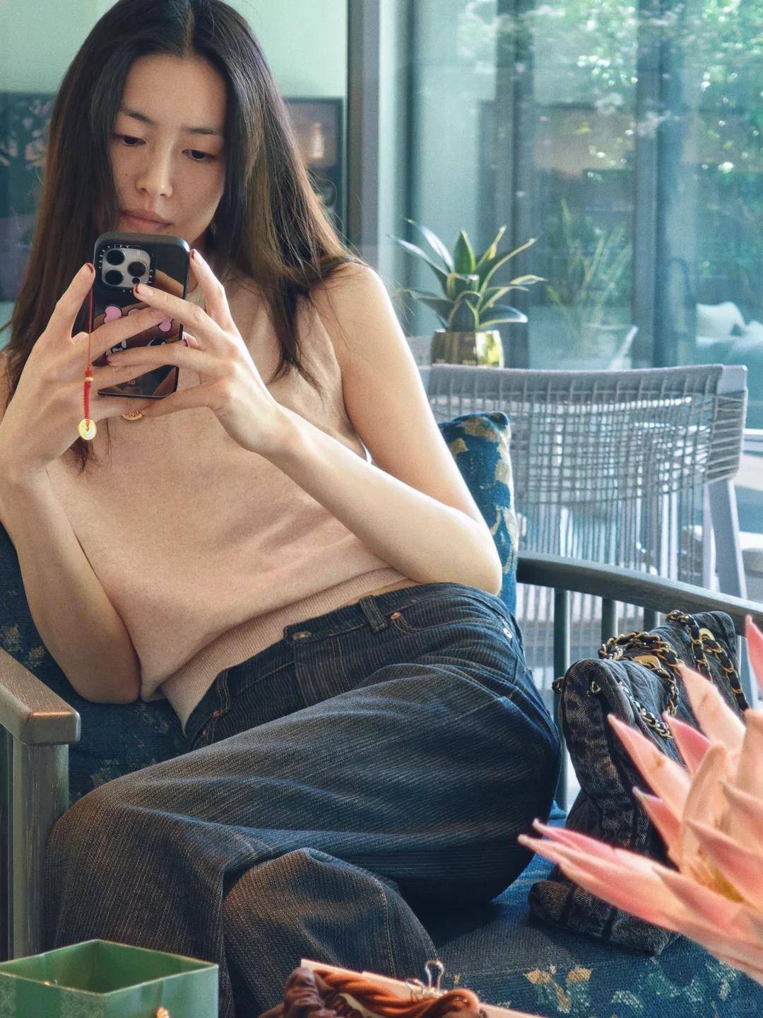 刘雯回新加坡感受夏天,评论区直接被狠狠的秀到!