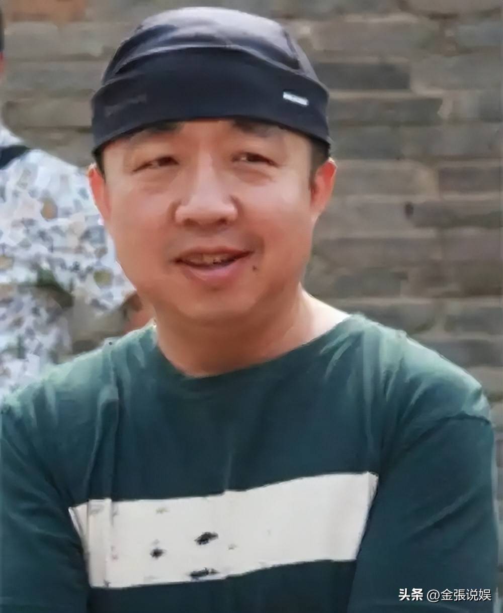 作为美术指导,他在专业领域有自己的成就,而且从杨雪这些年的状态来看