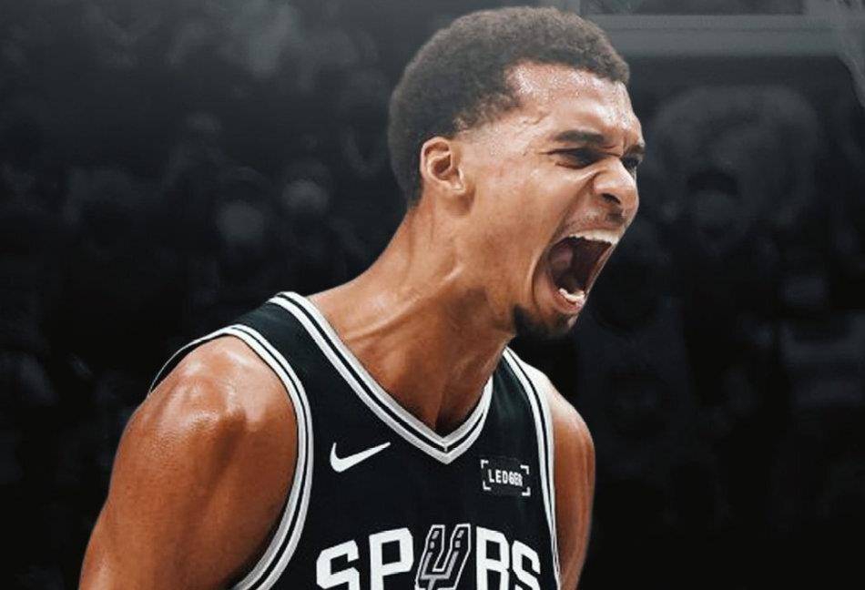 湖人逆转爵士 詹姆斯复出首秀冲击篮下_湖人客场对阵灰熊 东契奇单节轰下16分 全场爆砍44分12篮板6助攻 湖人主场迎战马刺 伤病报告长得像一份球队花名册 东契奇复出 海斯右