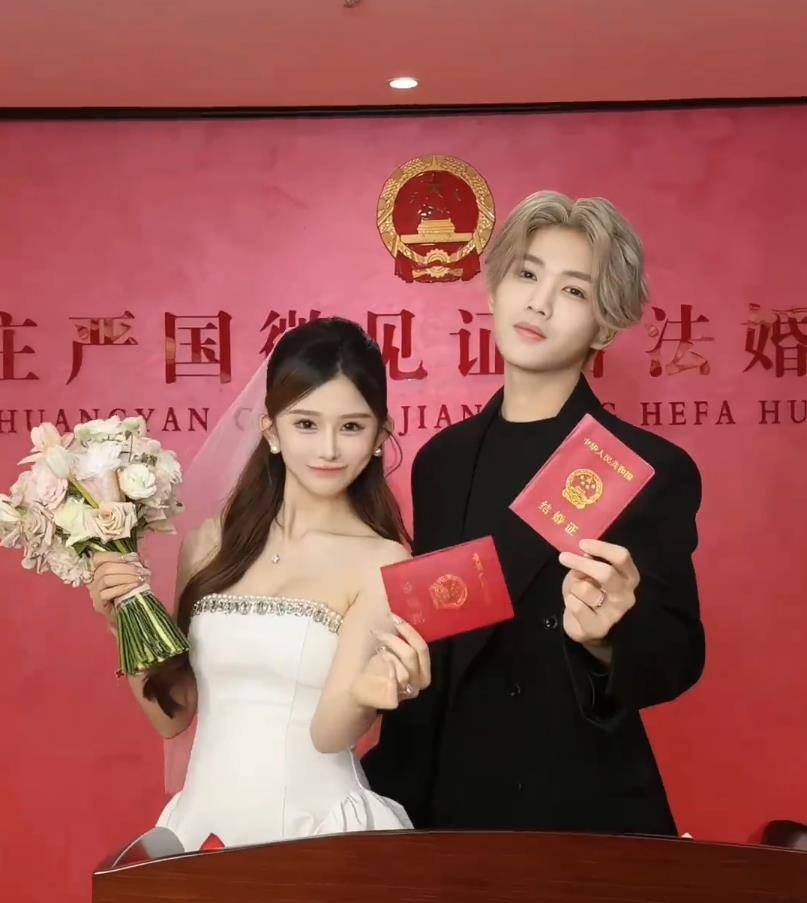 网红鹿哈官宣领证，网友吐槽：差点看成鹿晗 插图2