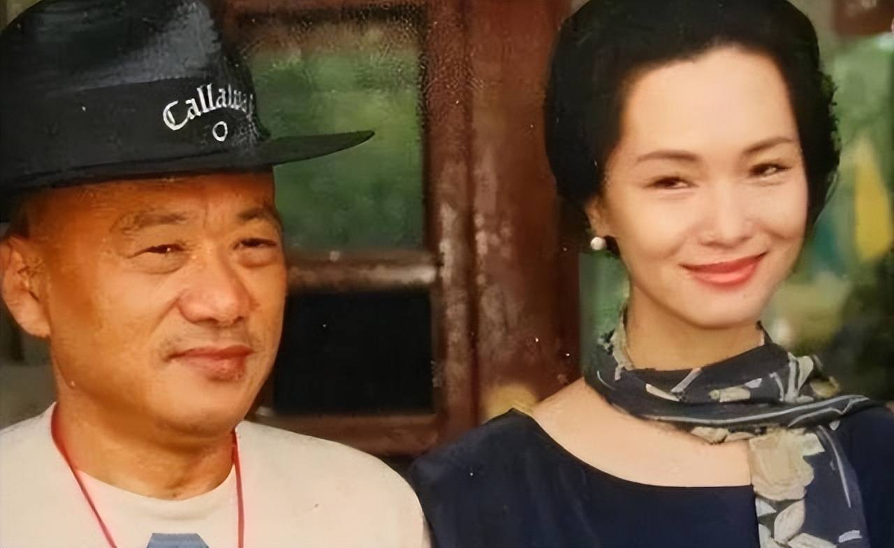 80岁凌峰与现任老婆合照少见曝光,女方不是贺顺顺,传闻成真了