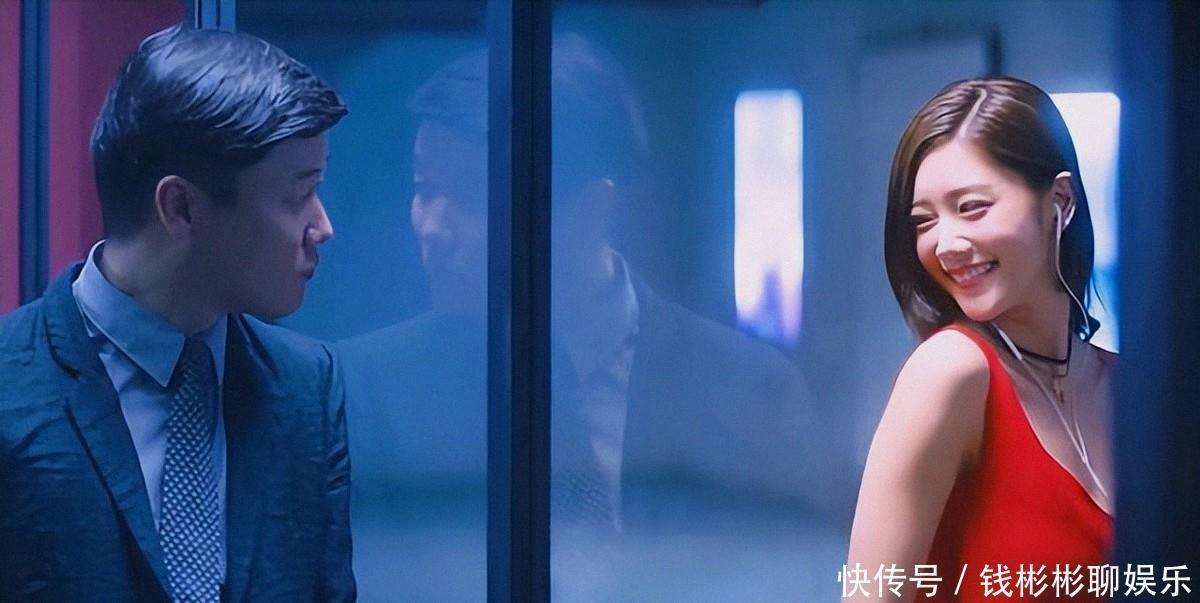 她曾在情圣中穿红裙,在悍城中展现硬朗形象,在沉默的证人中挑战复杂的