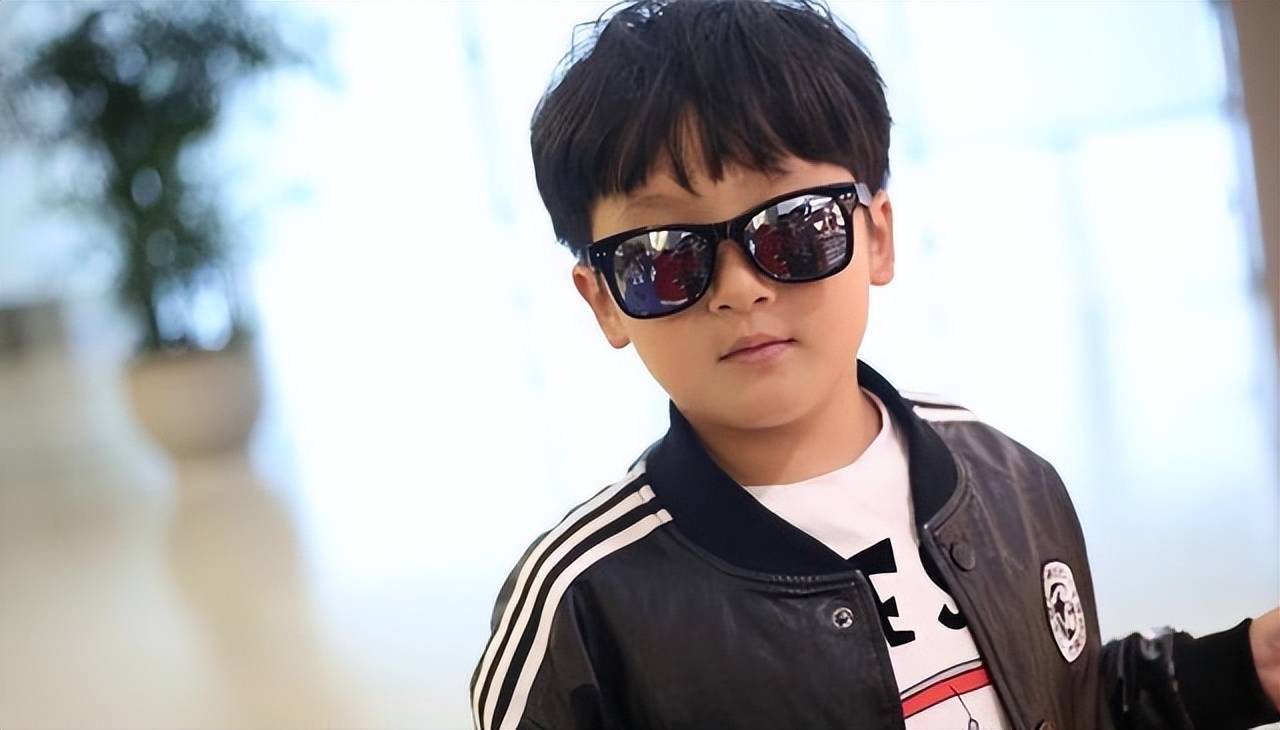 首先要说的,是《爸爸去哪儿》第三季邹市明的大儿子