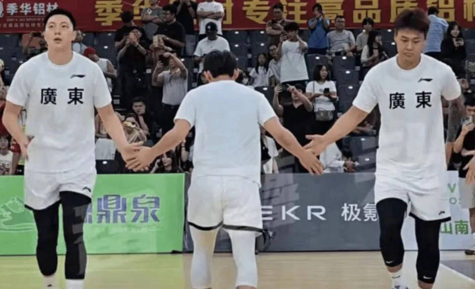 挥洒精神，冠军在望！李春江盛赞赵睿徐杰胡明轩合作默契