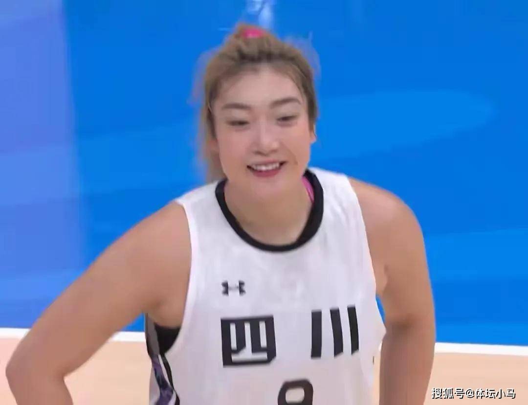 四川女篮打疯了！2场净胜171分，完全是碾压着打，李梦独得25分，宫鲁鸣后悔了
