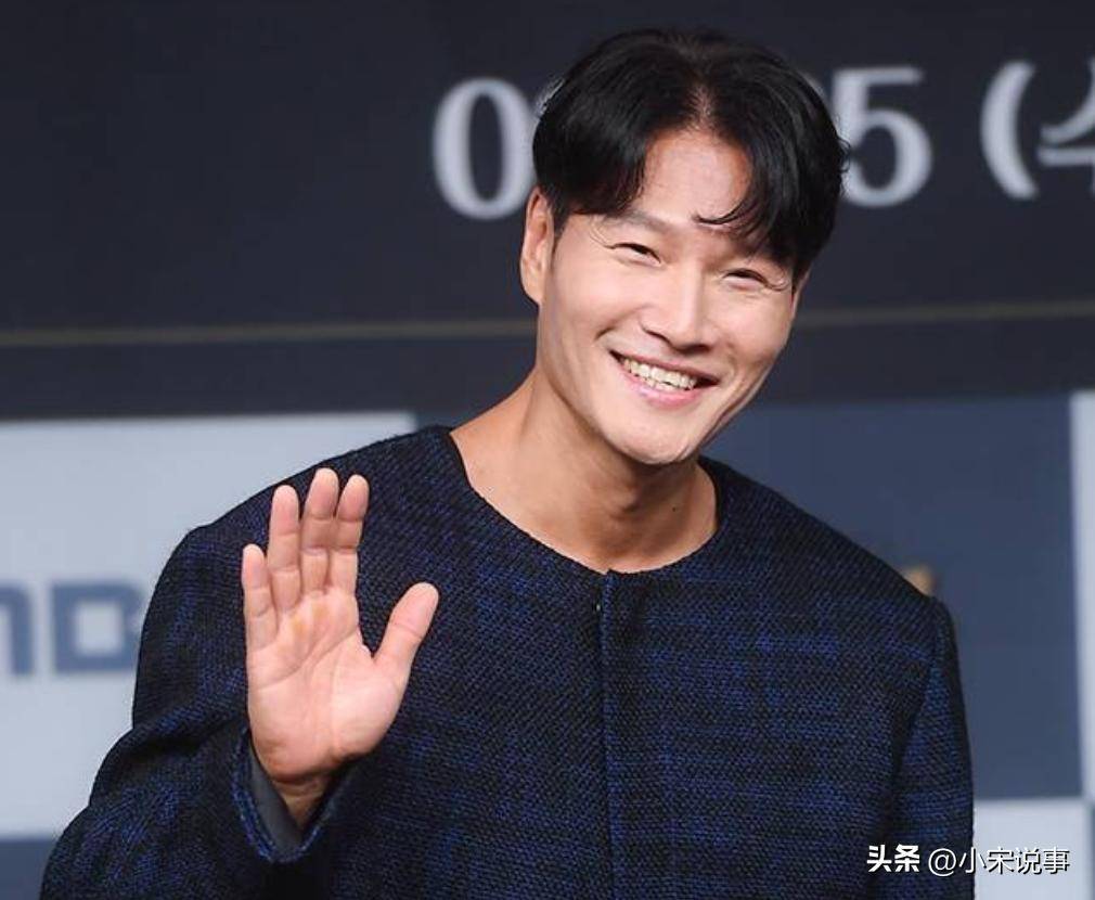 金钟国终于藏不住了,公开新婚妻子长相:又瘦又高,上半身有曲线