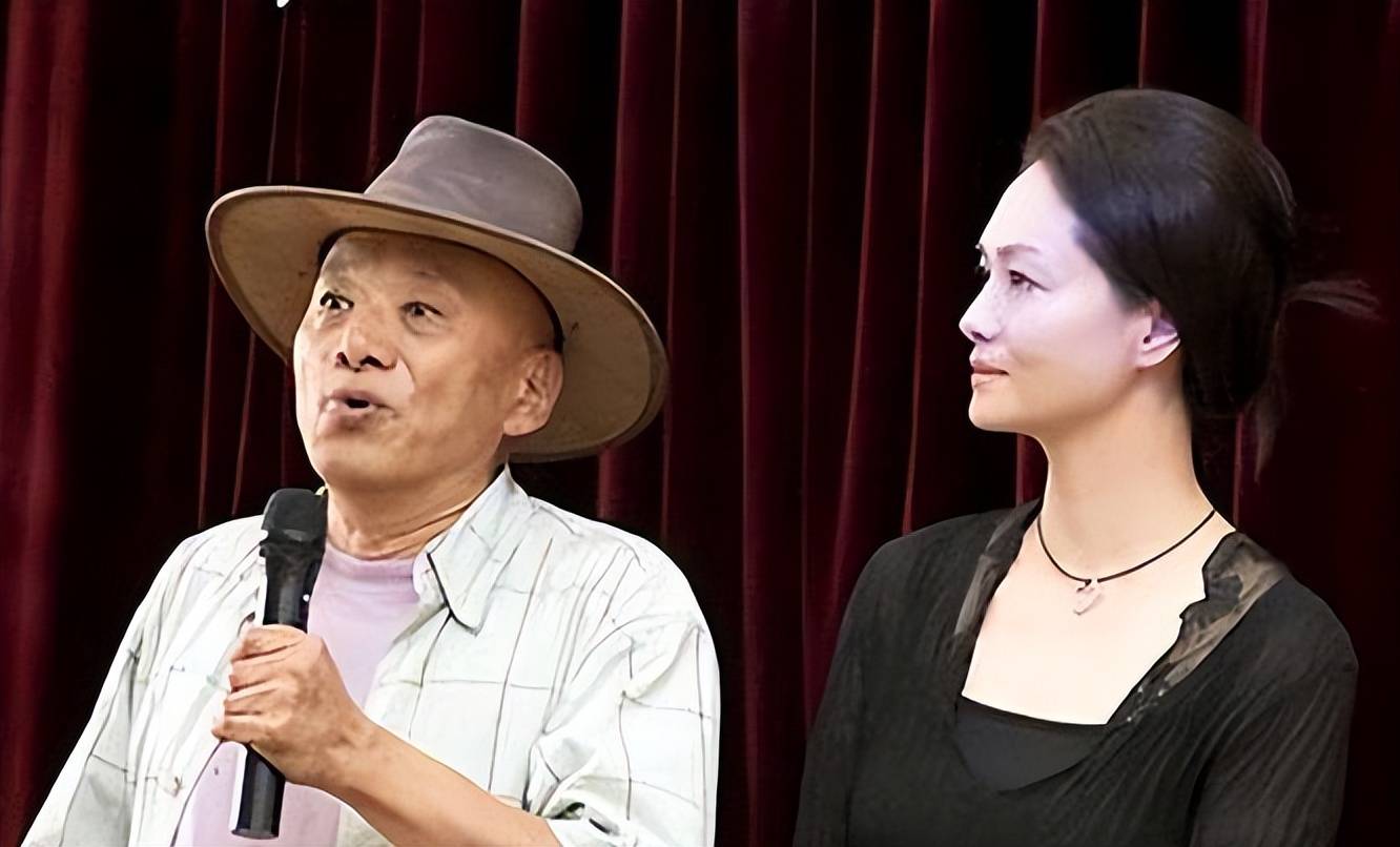 80岁凌峰与现任老婆合照罕见曝光,女方不是贺顺顺,传闻原来是真