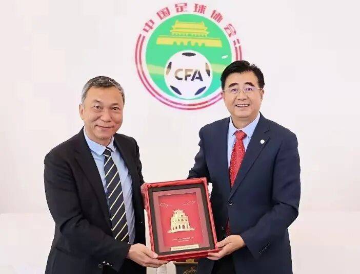 国足出路在何方？邵佳一上任，先跑3000米再说！