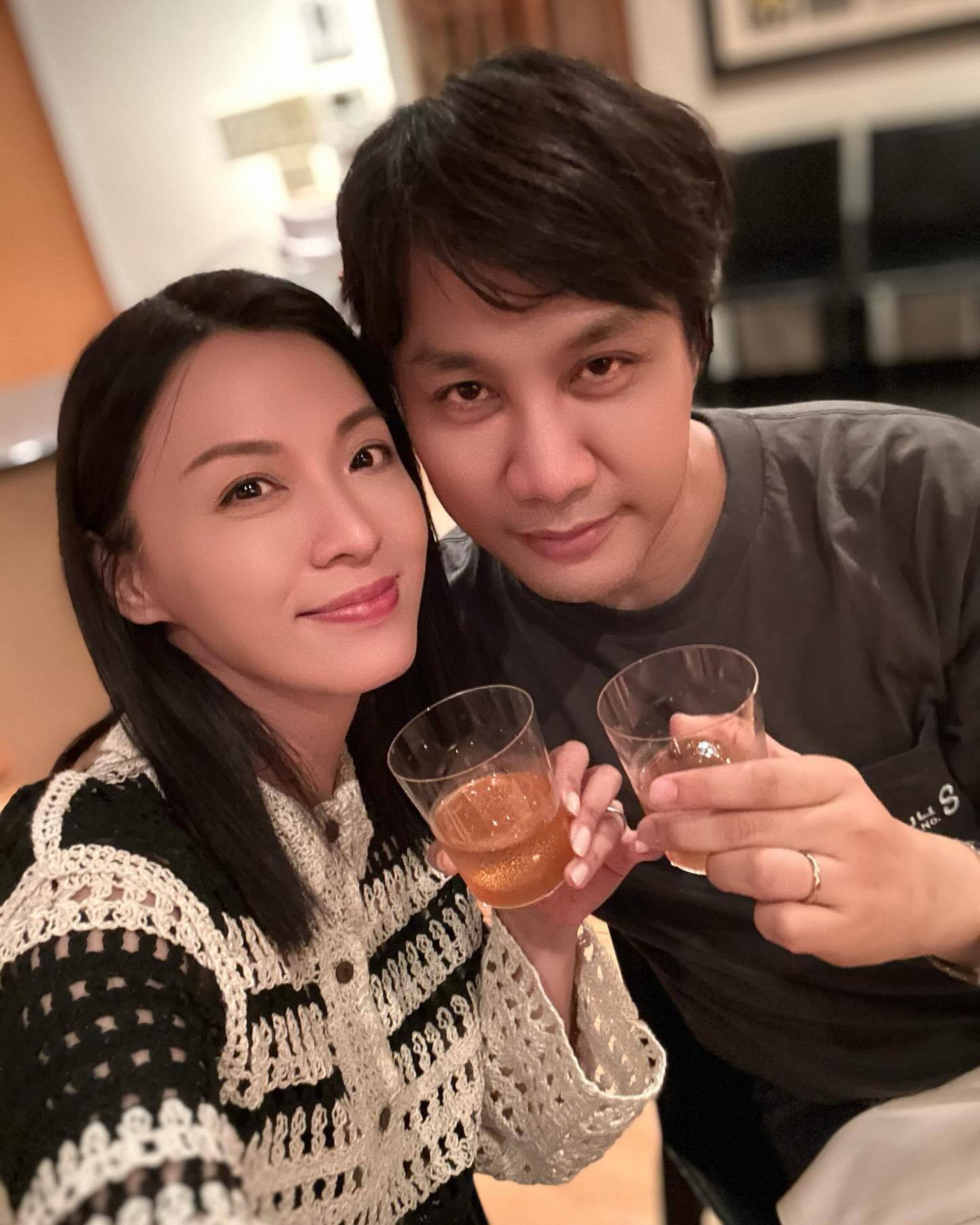 51岁香港tvb女星首度谈及两段婚姻现任丈夫让我重获幸福